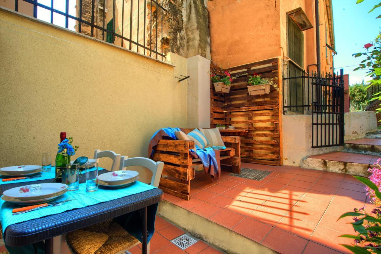 Casa A 2 Passi Dal Mare Con Patio Privato Villa Imperia Exterior photo